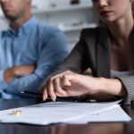 په افق کې طلاق: 2 ناڅرګند نښې چې واده ماتیږي په افق کې طلاق: 2 ناڅرګند نښې چې واده ماتیږي